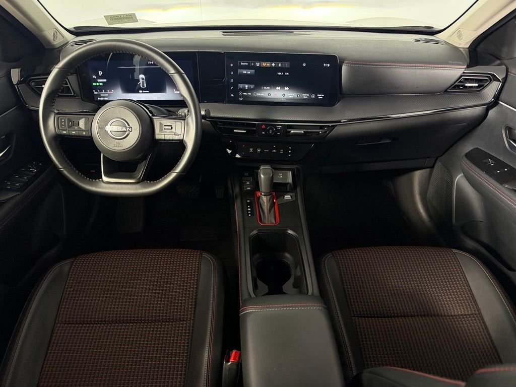 Used 2025 White Nissan SR image 12