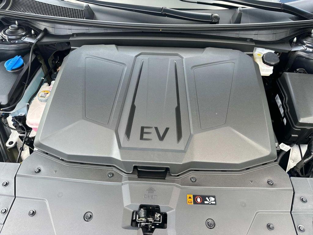 2025 Hyundai IONIQ 5 SEL - Photo 12
