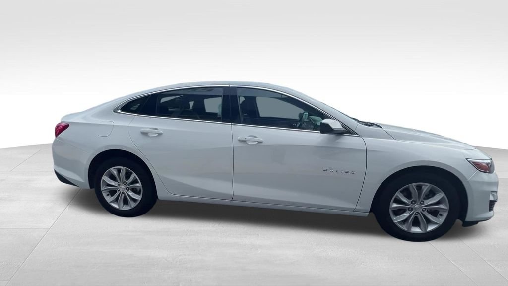 Used 2025 Summit White Chevrolet LT image 12