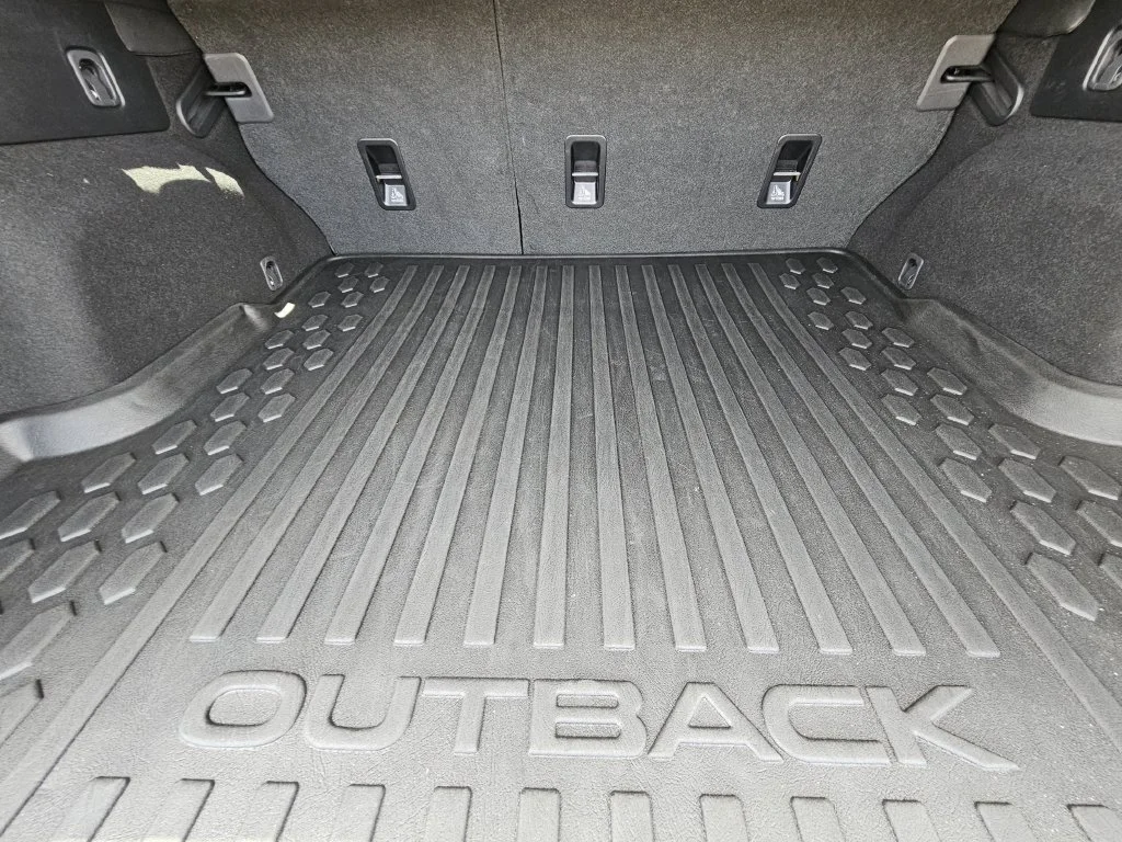 Used 2025 White Subaru Onyx Edition image 33