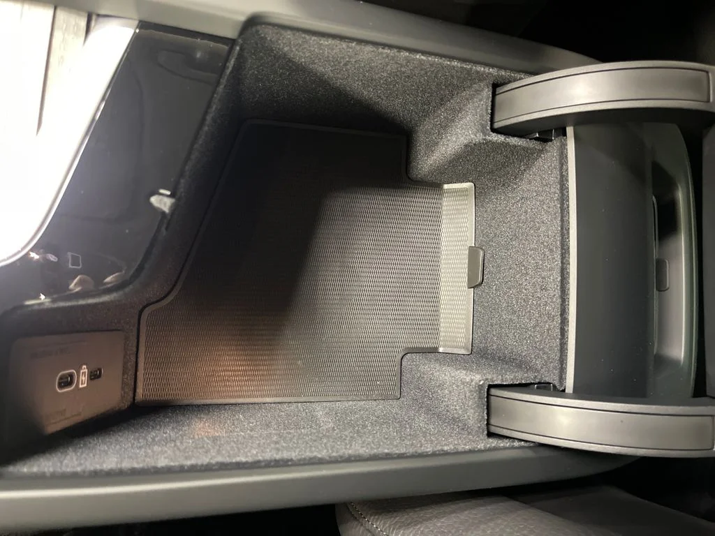 Certified Used 2025 Blue Volvo T8 Plus image 26