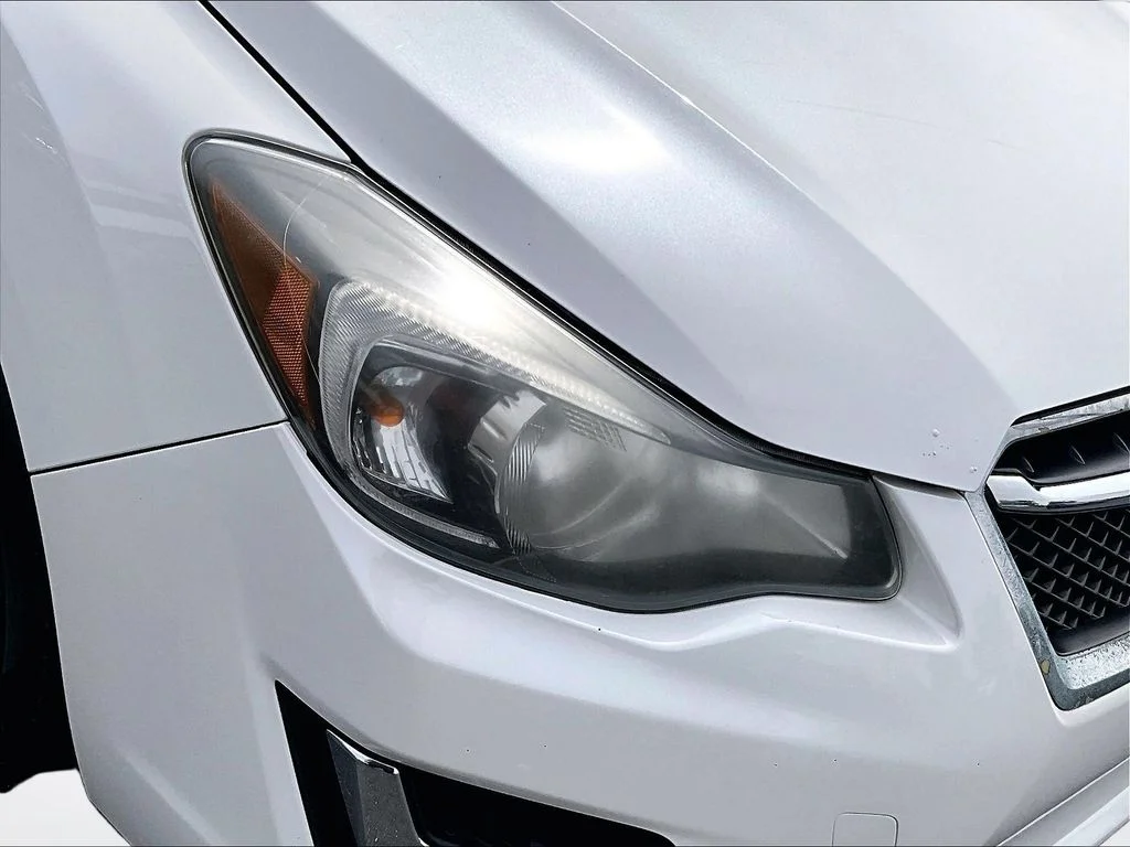 Used 2015 White Subaru 2.0i Premium image 28