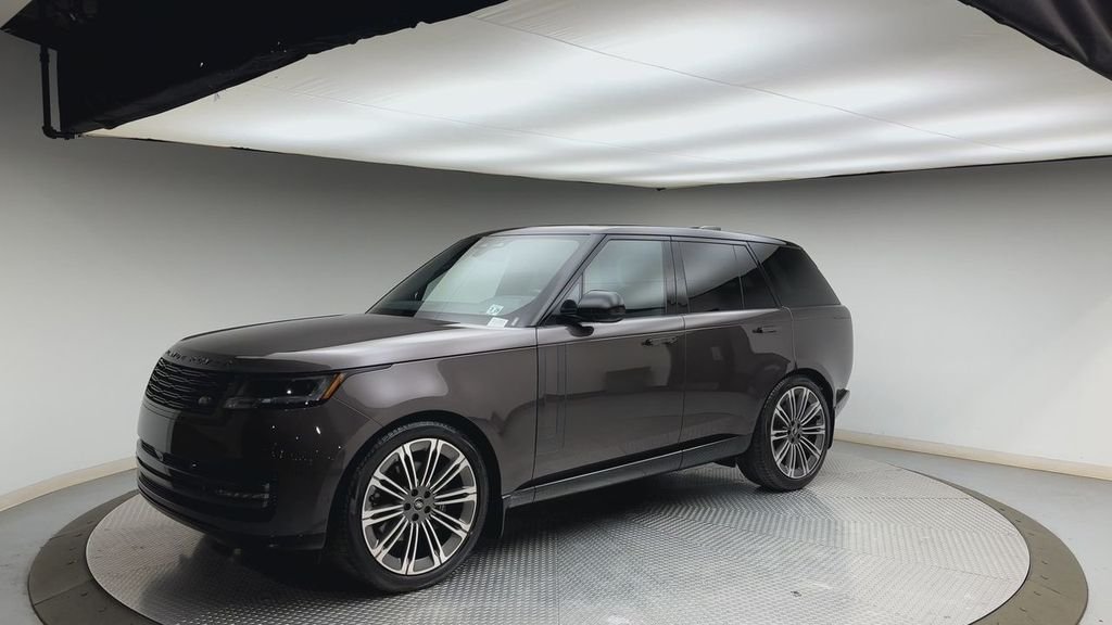 Used 2024 Charente Gray Premium Metallic Land Rover SE image 6