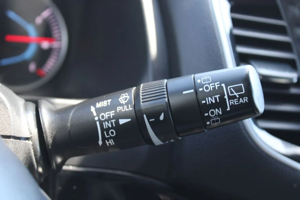 Used 2020 Lunar Silver Metallic Honda Touring image 35