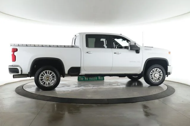 Used 2022 White Chevrolet High Country image 6