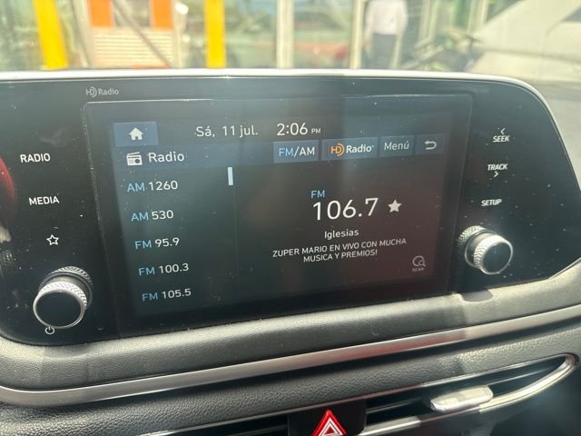 Used 2020 Red Hyundai SE image 13