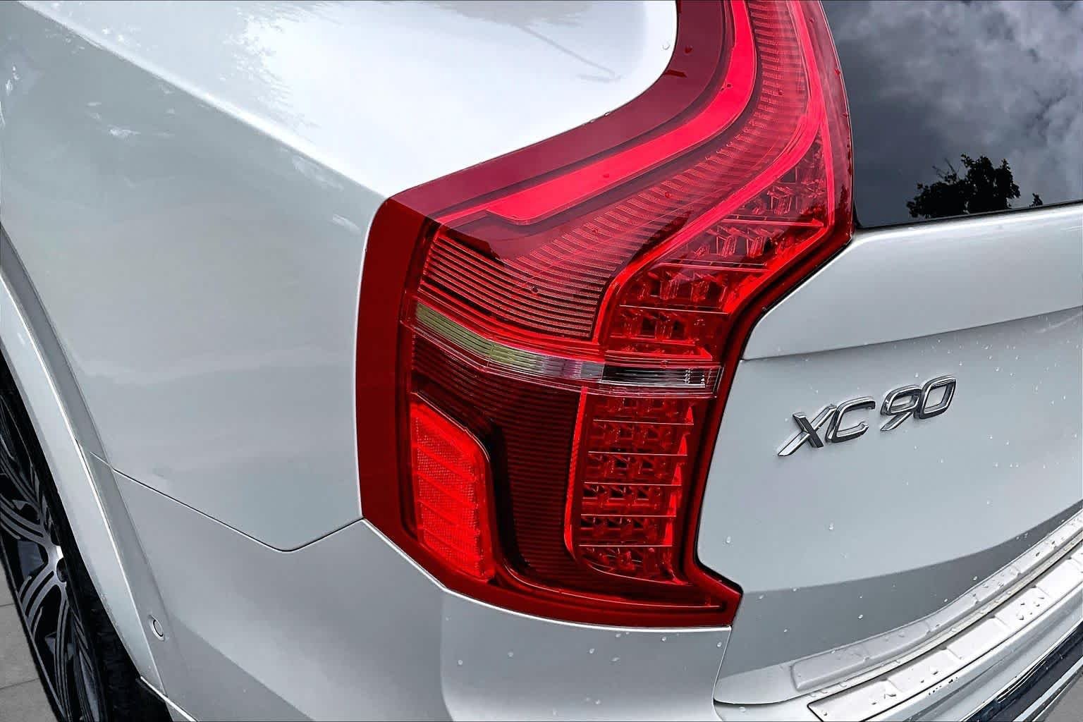 Used 2022 Birch Light Metallic Volvo Inscription image 28