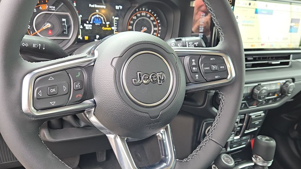 New 2026 Granite Crystal Metallic Clear-Coat Exterior Paint Jeep Sahara image 12