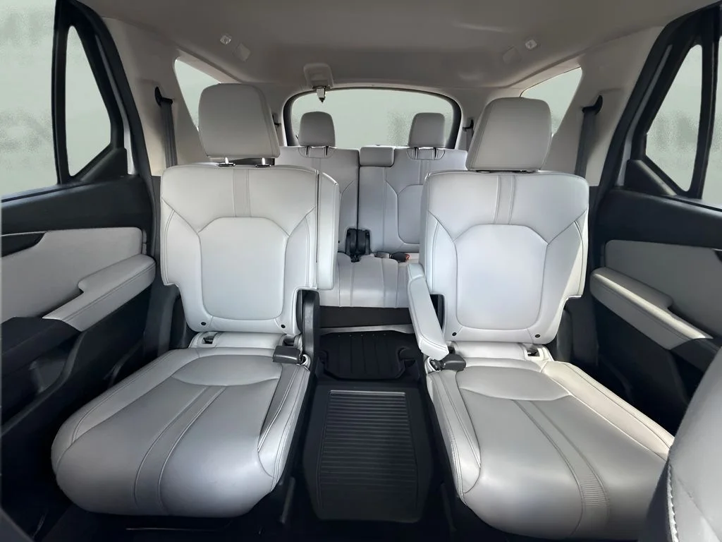 Used 2023 Silver Honda EX-L image 8