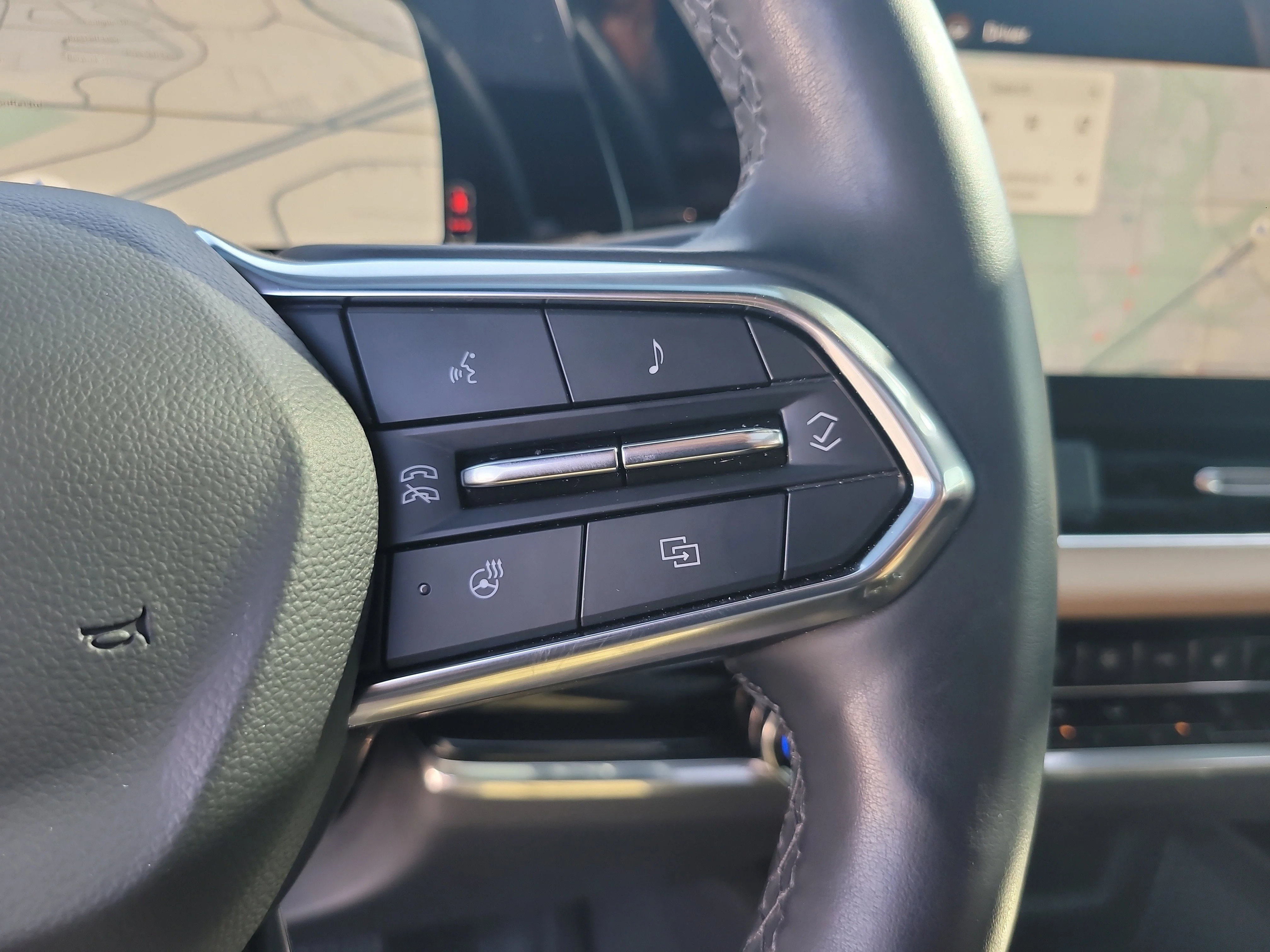 Used 2025 Cacti Green Chevrolet AWD ACTIV image 29