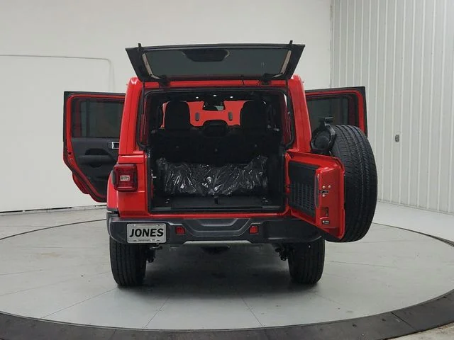 New 2026 Firecracker Red Clear-Coat Exterior Paint Jeep Sahara image 15