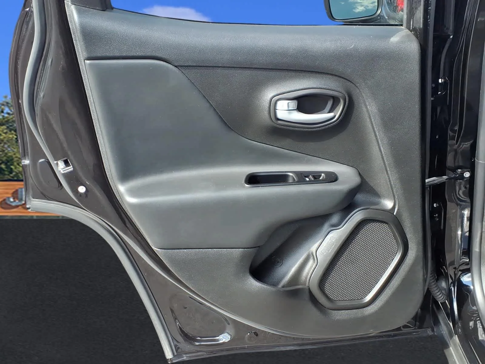 Used 2023 Black Clearcoat Jeep Latitude image 28