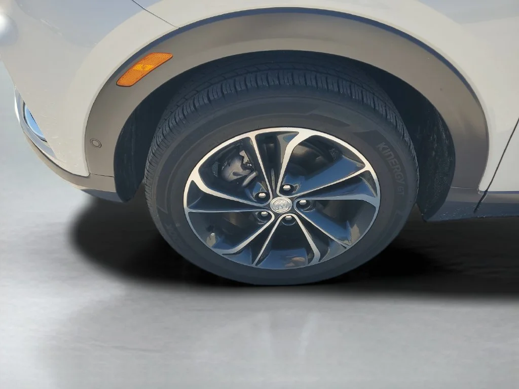 Used 2022 WHITE FROST TRICOAT Buick Essence image 26