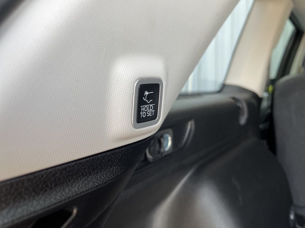 Used 2023 Velvet Jeep Limited image 41