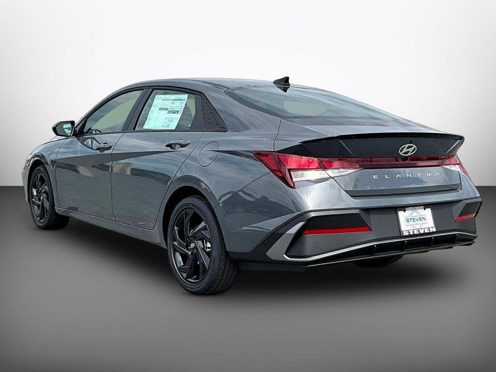 New 2026 Gray Hyundai SEL Sport Plus image 4