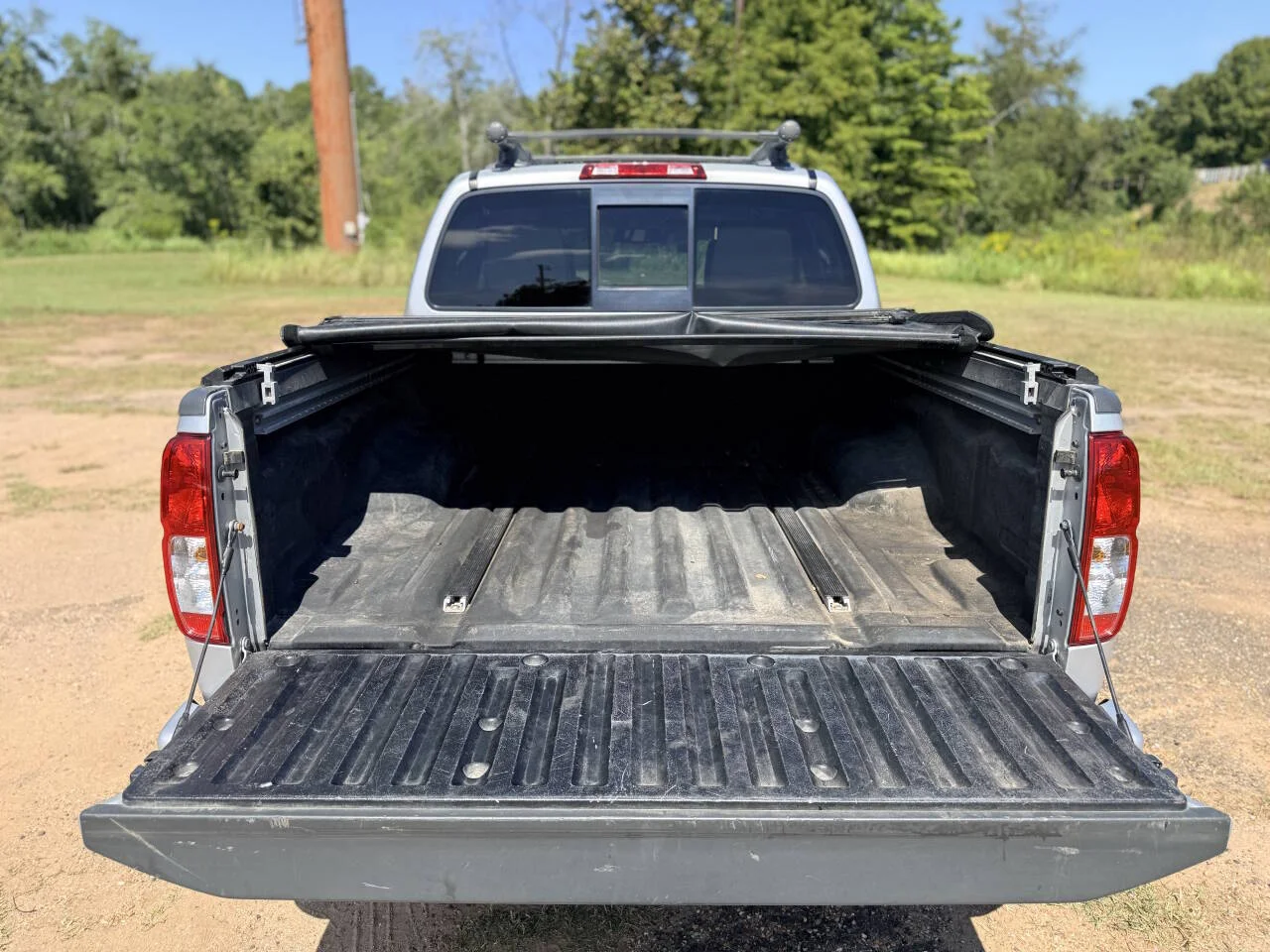 Used 2016 Silver Nissan PRO 4X 4x4 4dr Crew Cab 5 ft. SB Pickup 5A image 13