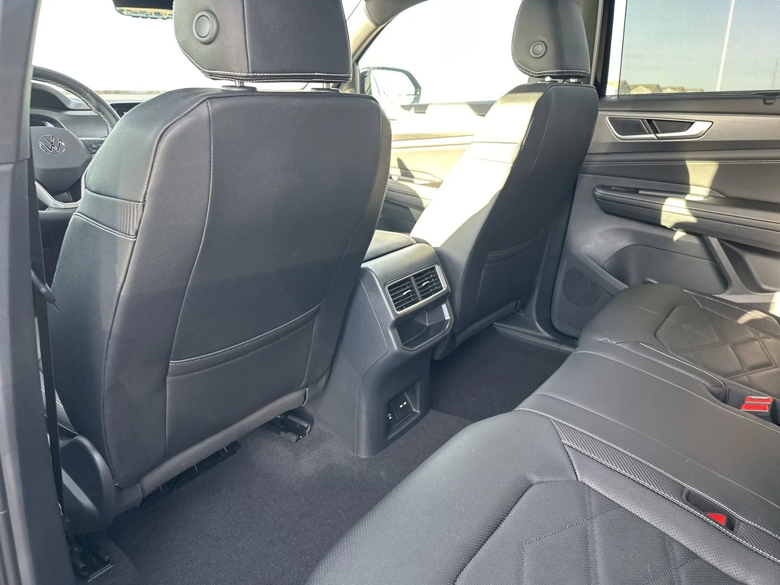 New 2026 Black Volkswagen 2.0T SE w/Technology image 21