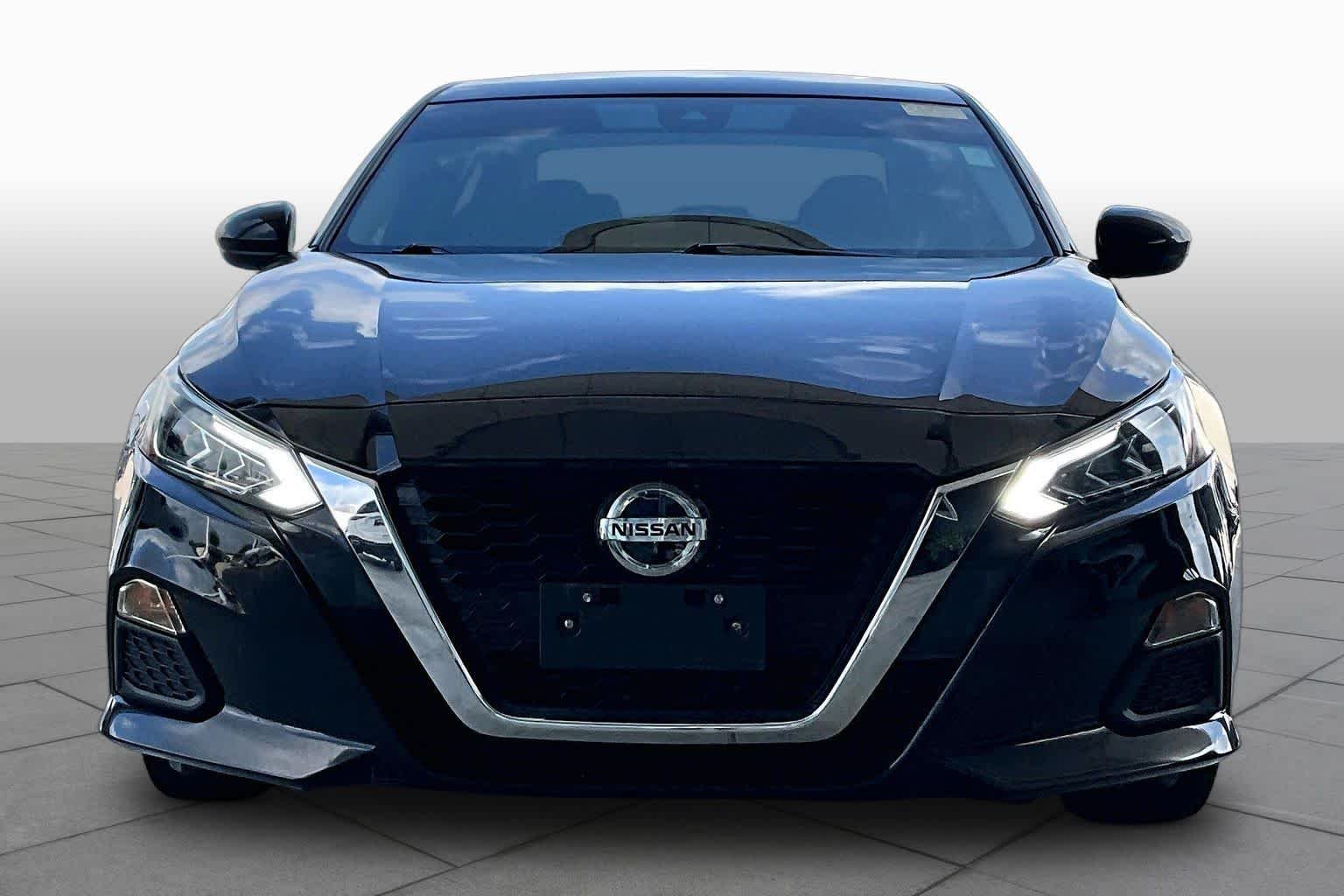 Used 2021 Super Black Nissan 2.5 SV image 4