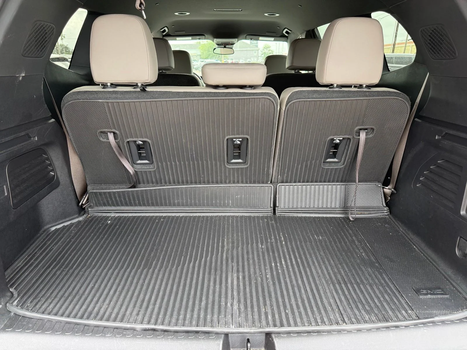 Used 2024 Silver GMC Elevation image 3