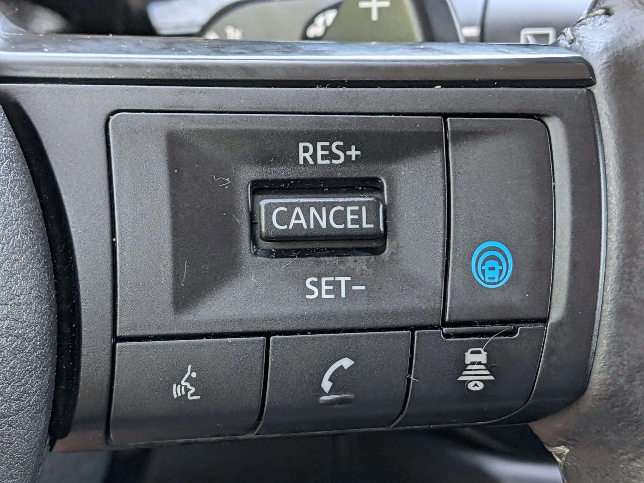 2025 Nissan Pathfinder SV - Photo 14