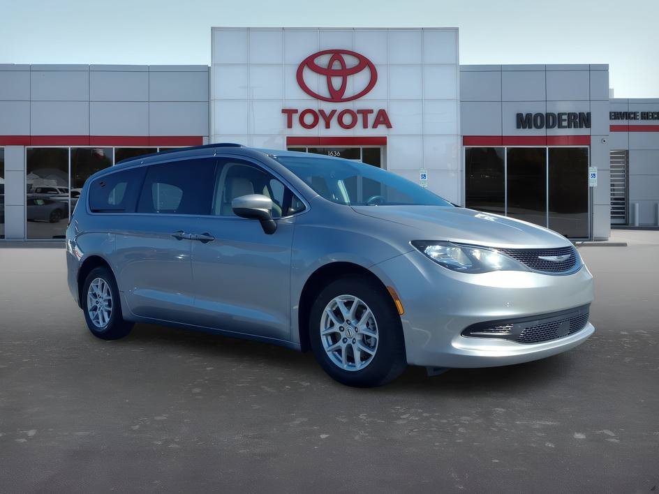Used 2021 Billet Silver Metallic Clearcoat Chrysler LXI image 7