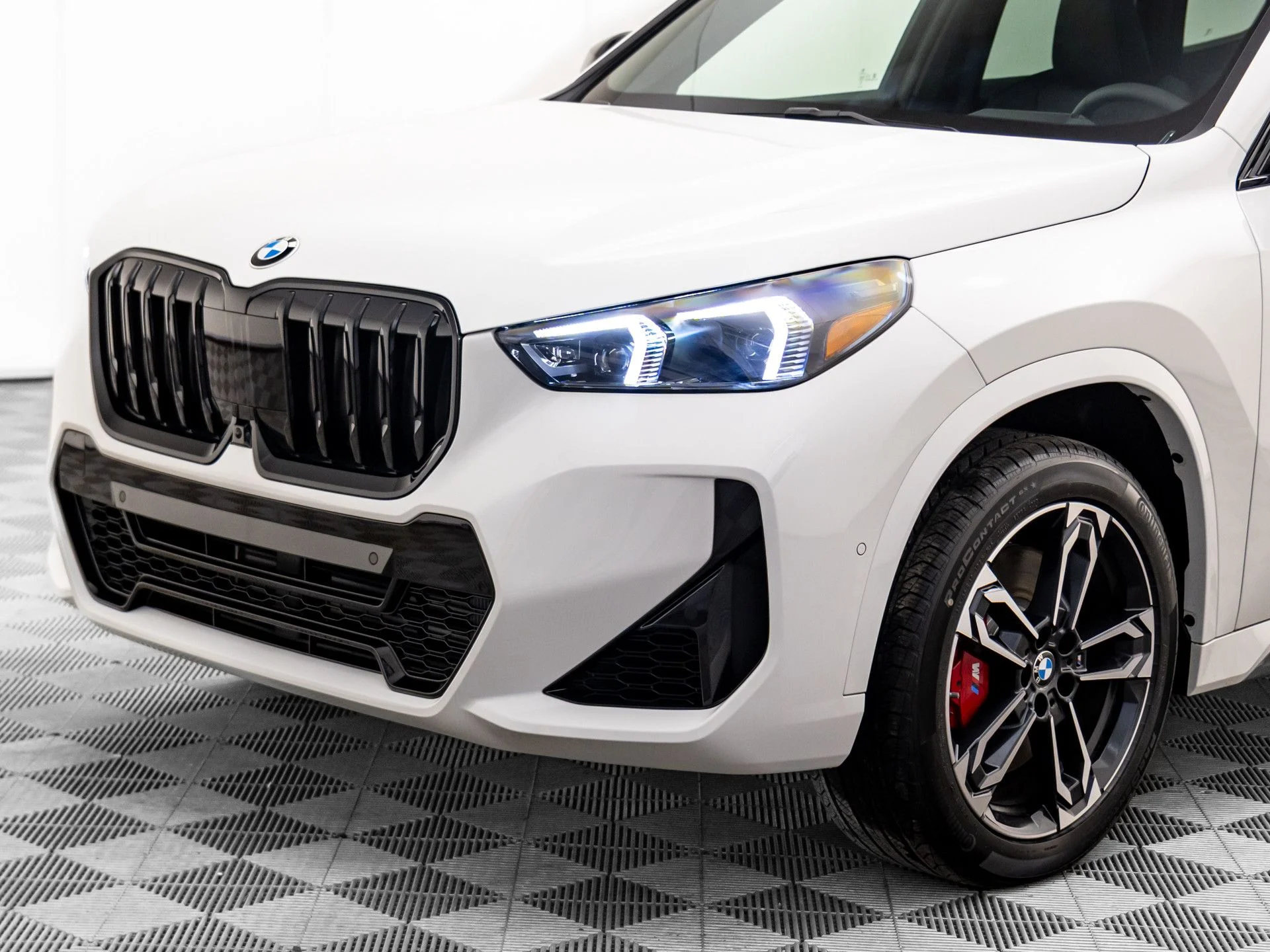 New 2026 White BMW xDrive28i image 36