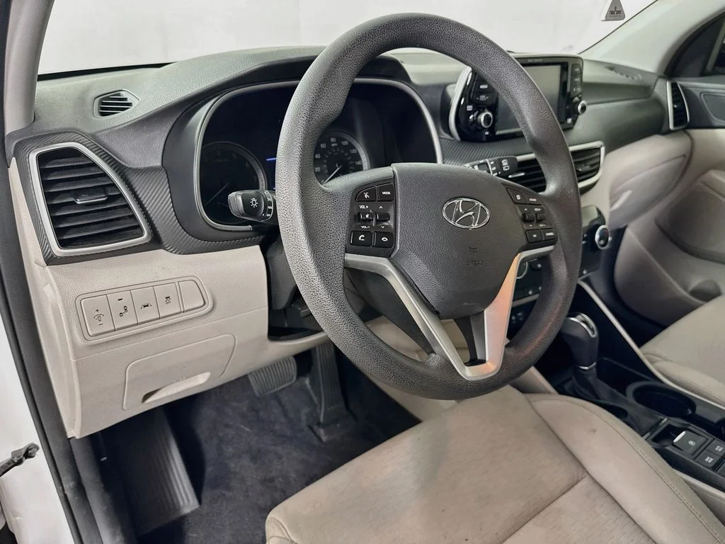 Used 2019 White Hyundai Value image 9