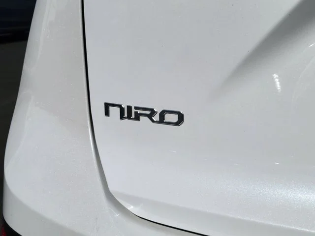 Used 2023 White Kia EX Touring image 12