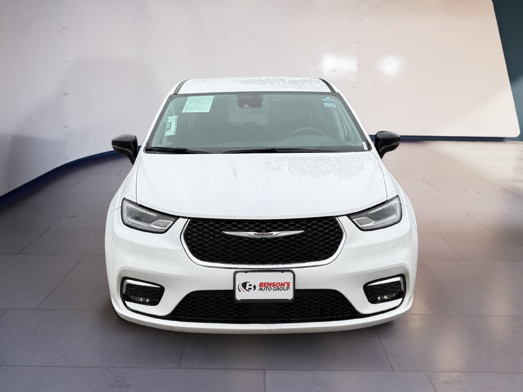 Used 2024 White Chrysler Select image 8
