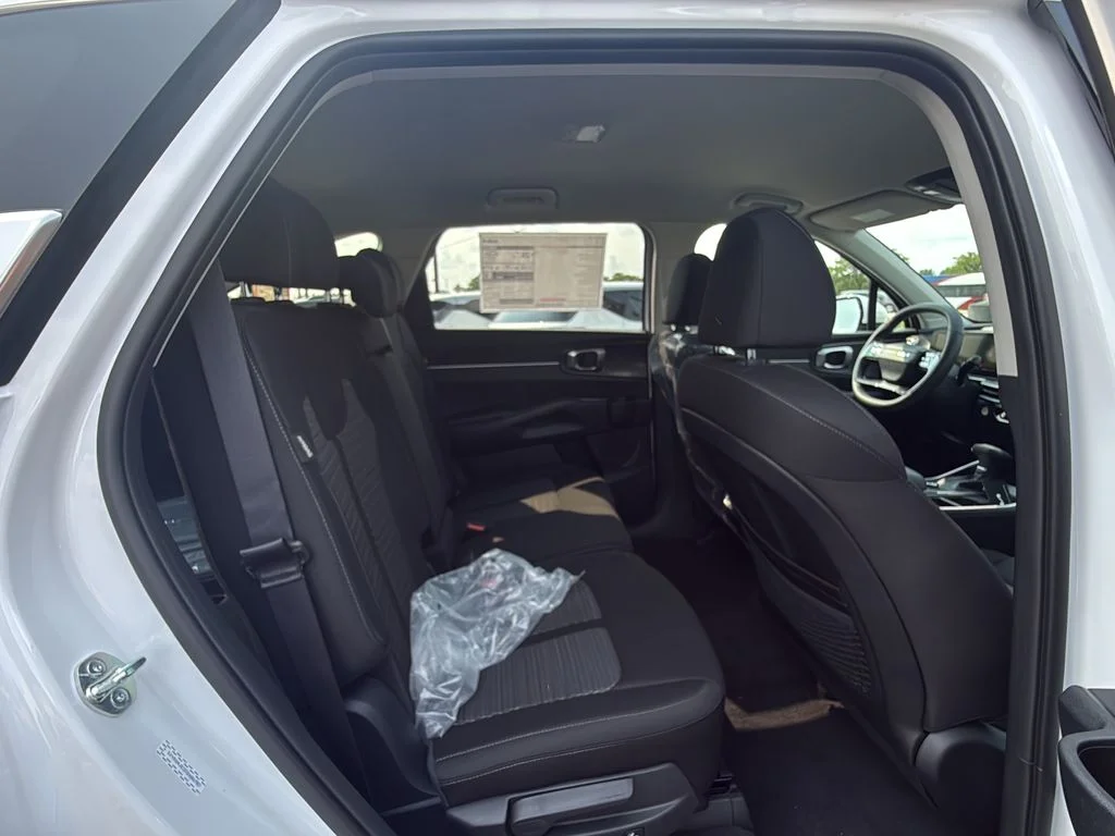 New 2026 Glacial White Pearl Kia LX image 25