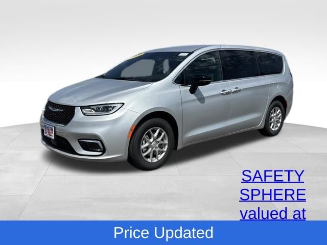 2026 Chrysler Pacifica Select's photo