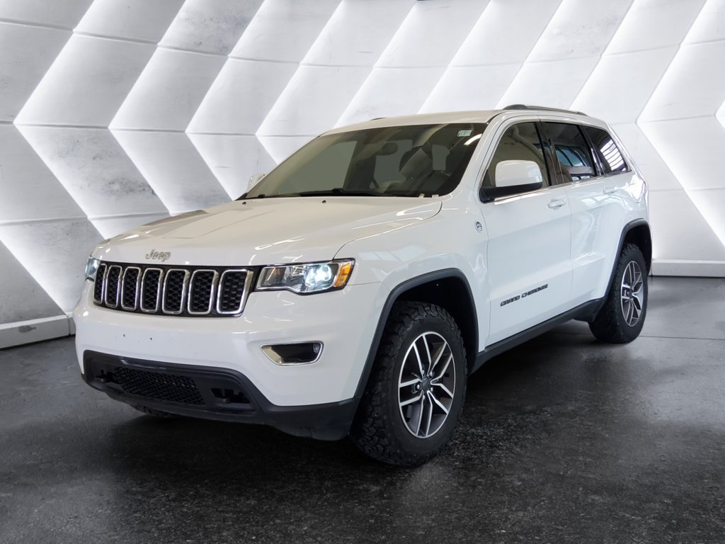 Used 2020 White Jeep Laredo image 3