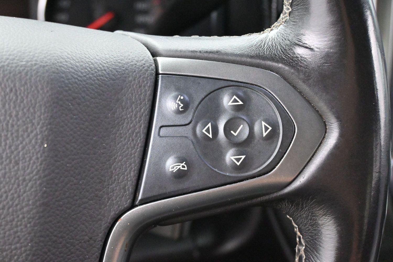 Used 2018 Deep Ocean Blue Metallic Chevrolet LT image 18