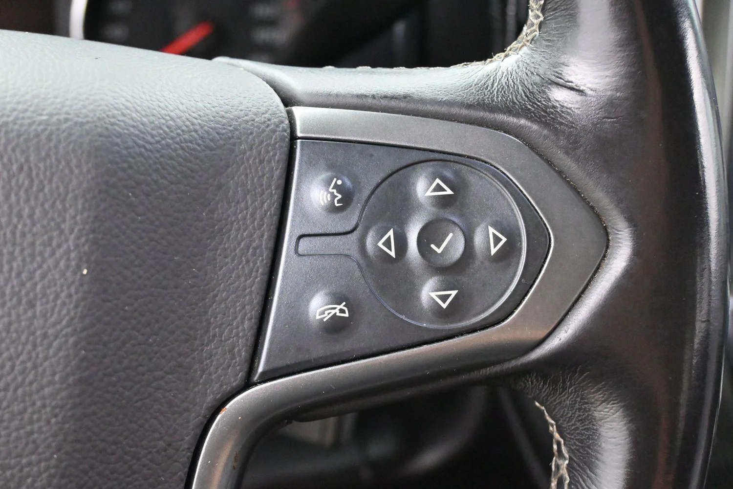 Used 2018 Deep Ocean Blue Metallic Chevrolet LT image 18