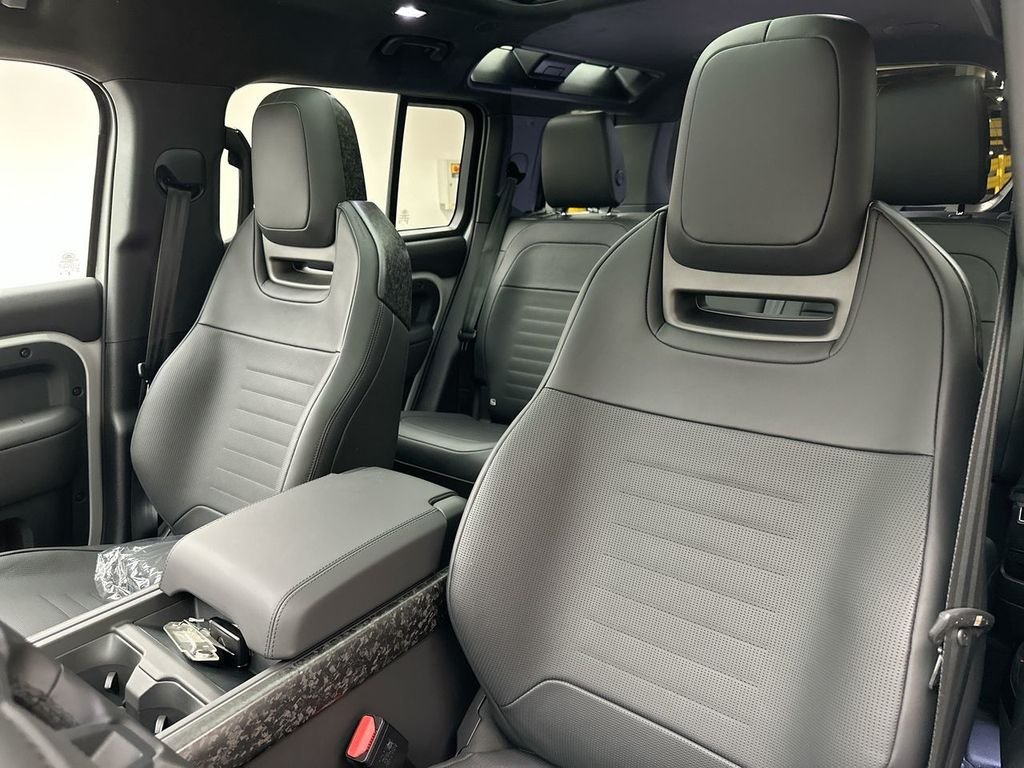 New 2026 Borasco Grey Land Rover OCTA image 10