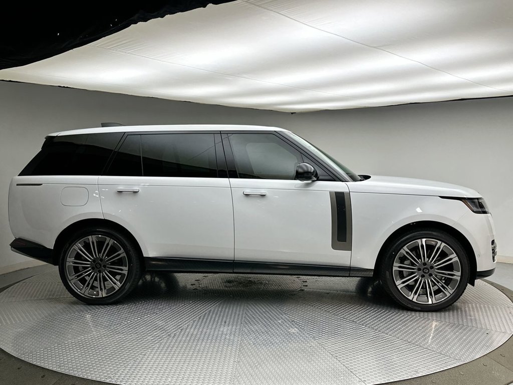 New 2027 Fuji White Land Rover SE image 4