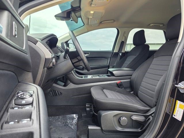 Used 2022 Black Metallic Ford SE image 19