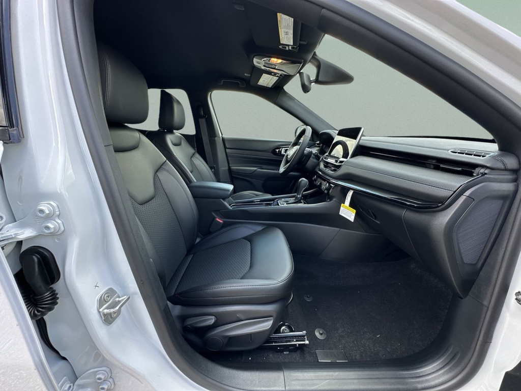 New 2026 Bright White Clear-Coat Exterior Paint Jeep Latitude image 27