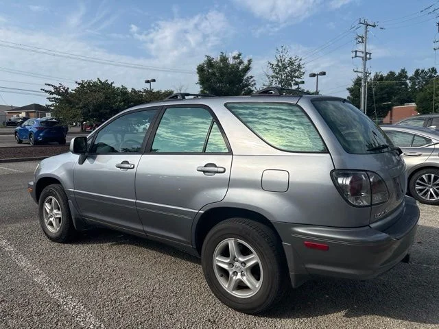 Used 2001 Blue Lexus 300 image 3