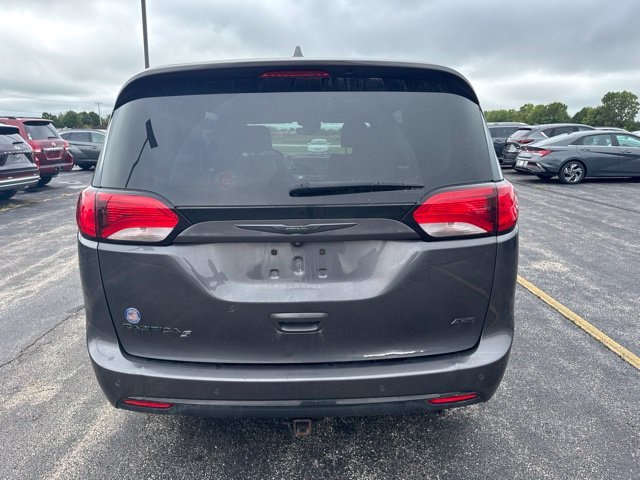 Used 2020 Granite Crystal Metallic Clearcoat Chrysler Launch Edition image 4