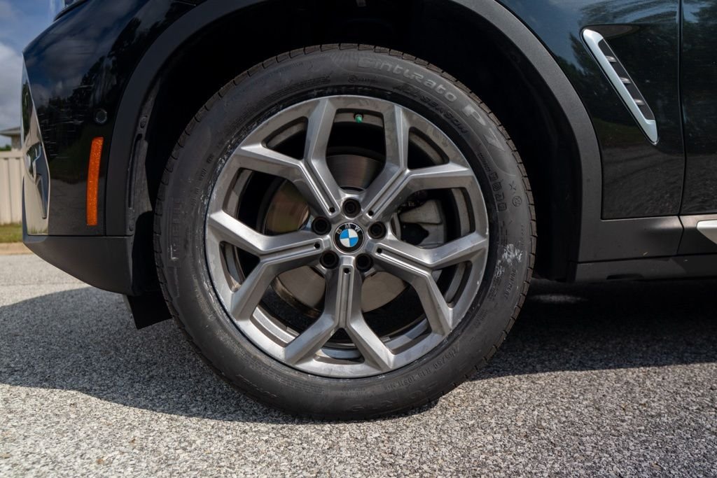 Used 2024 Black Sapphire Metallic BMW xDrive30i image 4