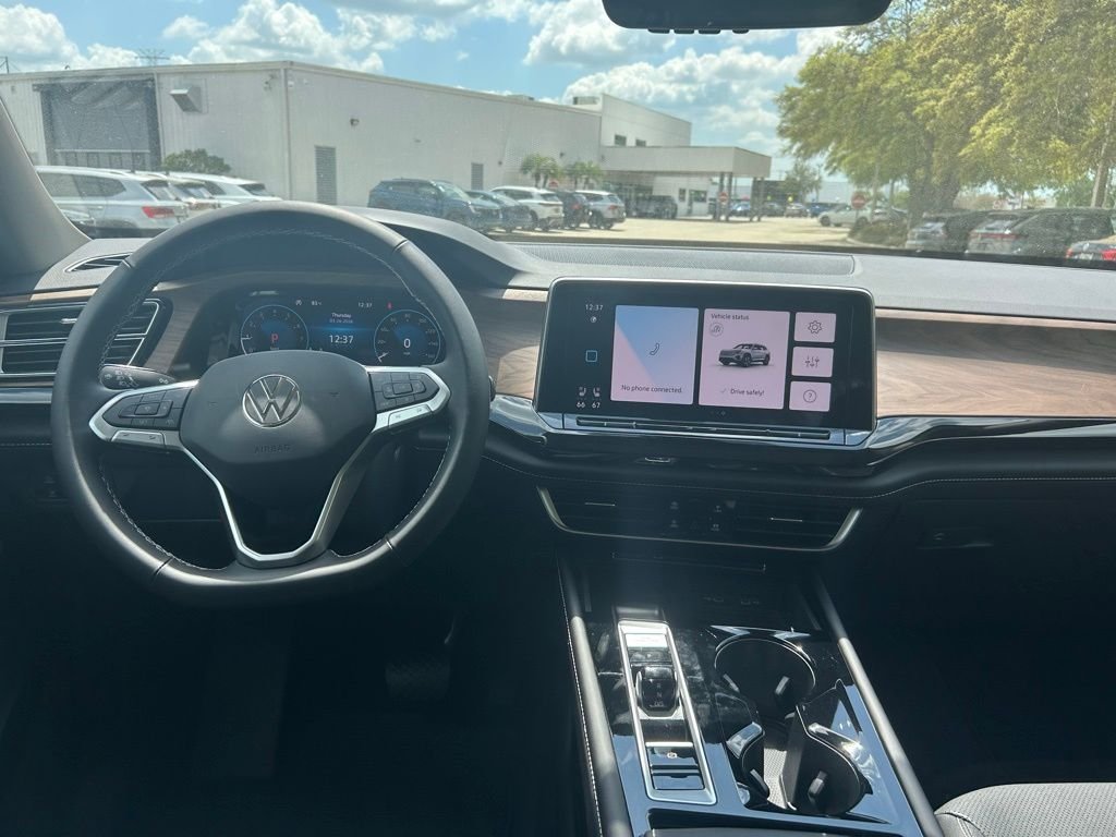 New 2026 White/off-white Volkswagen 2.0T SE w/Technology image 48