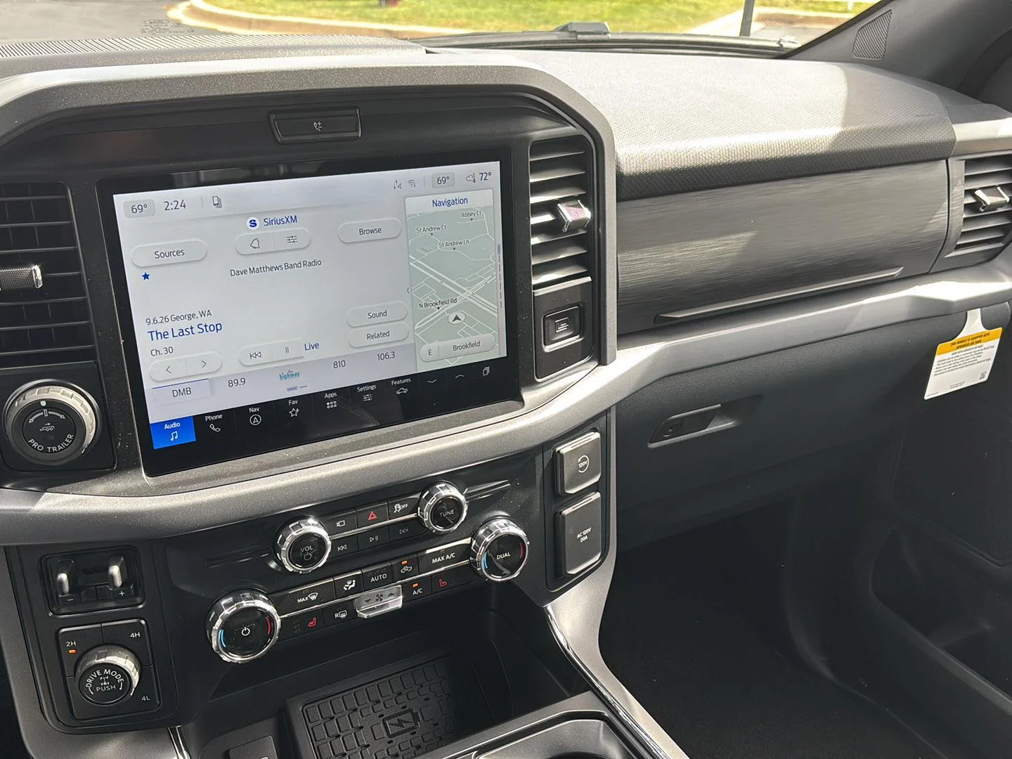 New 2026 Carbonized Gray Metallic Ford XLT image 14