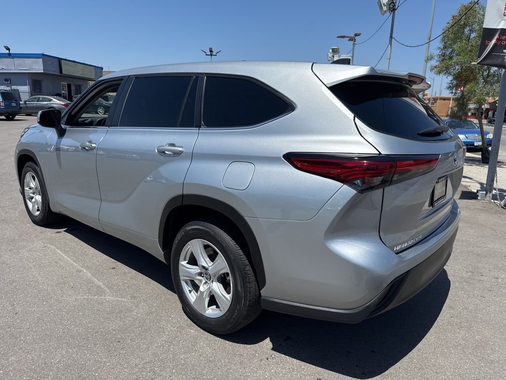 Used 2023 Silver Toyota LE image 3