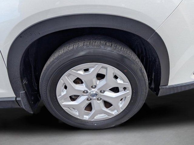 Used 2023 White Subaru Base image 42