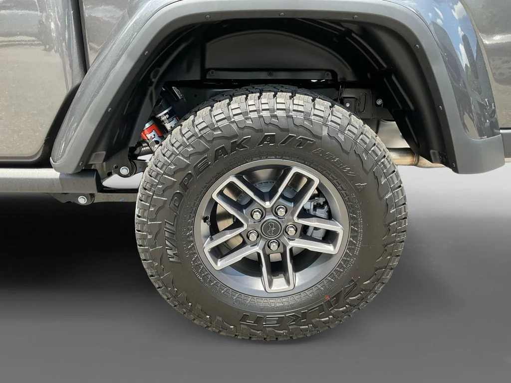 Used 2025 Gray Jeep Mojave image 10