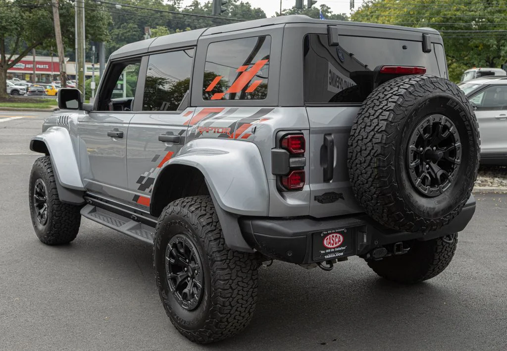 Used 2024 Silver Ford Raptor image 4