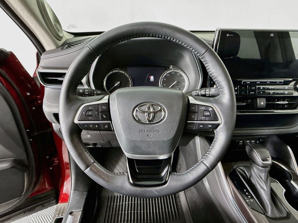 Used 2022 Red Toyota Platinum image 12