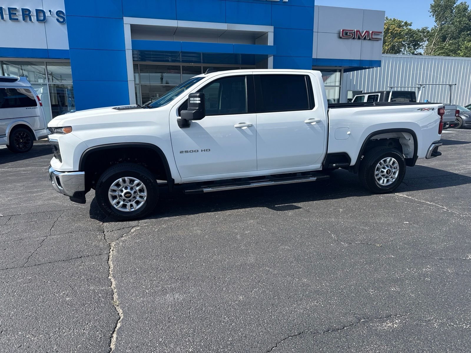 Used 2025 White Chevrolet LT image 3
