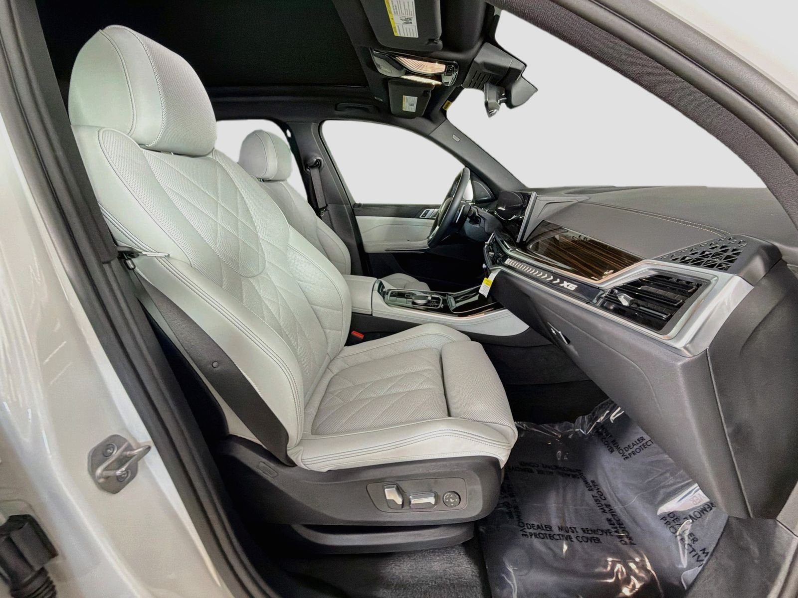 Used 2026 Mineral White Metallic BMW sDrive40i image 30